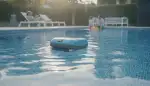 Robot Limpiafondos para Piscina Elevada: Guía Completa