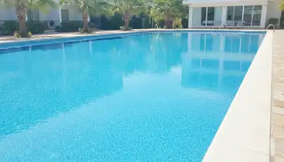 Cloro Multiacción: Desinfección Integral para Piscinas