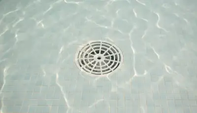 Sumidero Piscina: Clave Depuración y Seguridad