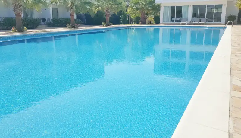 Cloro Multiacción: Desinfección Integral para Piscinas