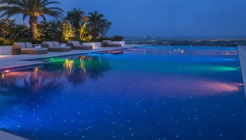 Transforma tu Piscina: Focos LED